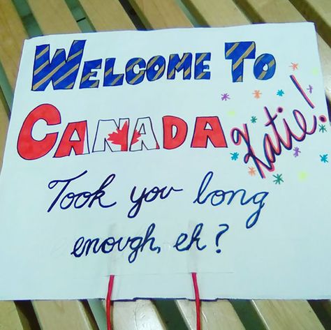 It's Happening Welcome Poster Airport Foreign Exchange Student, Funny Welcome Home Signs Airport Humor, Cute Welcome Signs, Funny Airport Welcome Signs, Funny Welcome Home Signs, Airport Pickup Signs, Welcome Home Surprise, Airport Welcome Signs, Welcome To Canada