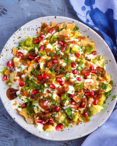 Falhari dahi papdi chaat Dahi Papdi Chaat, Fried Shredded Potatoes, Easy Corn Recipes, Vegetarian Starters, Shredded Potatoes, Deep Fry, Dried Mangoes, Dinner Recipes Easy Quick, Recipe Steps