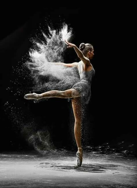 Fond d'écran DANSEUSE  @andra0341 ♡ Art Ballet, Ballet Art, Dance Movement, Dance Ballet, Ballet Photography, Ballet Beautiful, Dance Photos, Dance Life, Dance Art