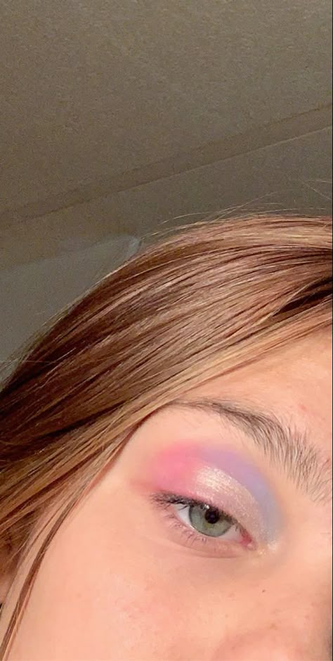 Light Blue And Pink Eyeshadow Looks, Pretty Simple Eye Makeup, Pastel Pink And Blue Eyeshadow, Lover Eyeshadow Looks, Purple Pink Blue Eyeshadow, Pink Eye Makeup For Blue Eyes, Blue Pink And Purple Makeup, Pink And Blue Makeup Looks Simple, Blue Pink Makeup Look