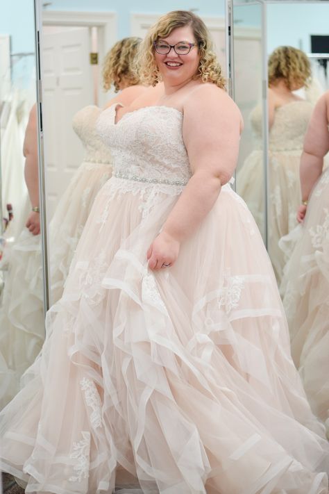 Fat Bride, Plus Wedding Dresses, Plus Size Brides, Plus Size Wedding Gowns, Plus Size Bride, Curvy Bride, Look Plus Size, Organza Skirt, Plus Size Bridesmaid