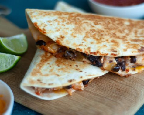 Chicken Quesadilla - Macrostax Macro Friendly Recipes Chicken, Shredded Chicken Macro Recipes, Macro Friendly Quesadillas, Quick Macro Friendly Meals, Recipes With Macros Calculated, Macro Friendly Chicken Recipes, Macro Friendly Lunch Ideas, Crossfit Meals, Macro Planning