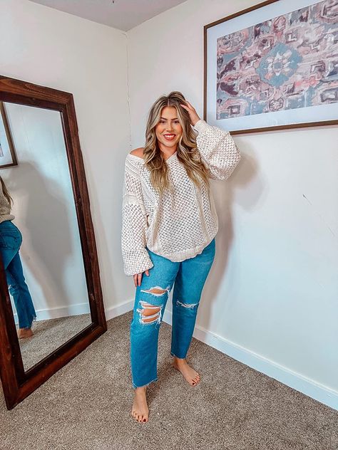 Fashion Inspo Outfits Fall Midsize, Casual Mom Outfits Summer Plus Size, Mom Jeans Outfit Midsize, Midsize Fall Outfits 2024, Ways To Style Mom Jeans, Jeans Midsize, Midsize Fashion Fall, Midsize Fall Fashion, Apple Clothes