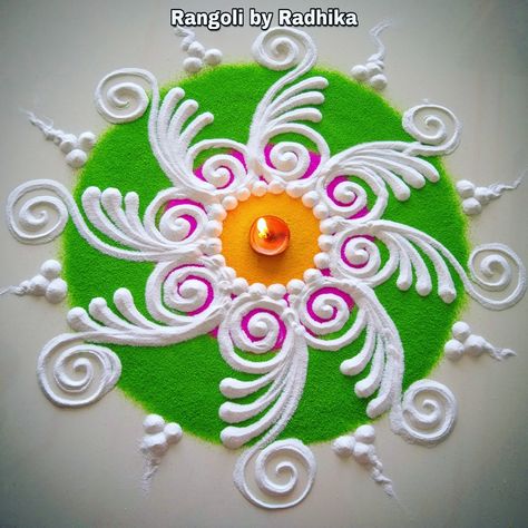 Easy Rangoli Designs Tiny Rangoli Designs, Easy Sanskar Bharti Rangoli, Round Rangoli, Artistic Rangoli, Floral Painting Videos, Sanskar Bharti Rangoli, Sanskar Bharti Rangoli Designs, Favourite List, Ganesh Rangoli