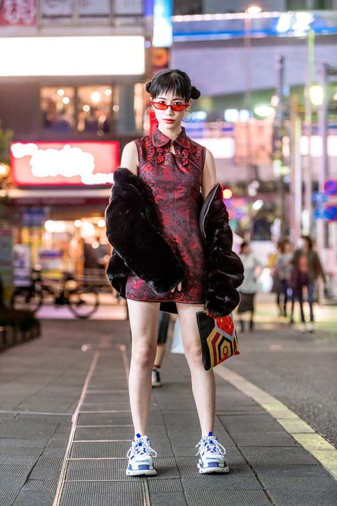 The Best Street Style From Tokyo Fashion Week Spring 2019 Japan Street Fashion, Tokyo Fashion Street, Chinese Street Style, Tokyo Fashion Week Street Styles, Moda China, Style Dr Martens, China Street Fashion, Japan Fashion Street, Tokyo Fashion Week