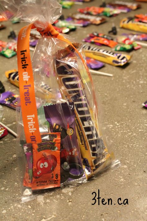 Halloween Loot Bags, Diy Loot Bags, Halloween Crafts Diy Projects, Halloween Party Bags, Halloween Crafts Diy, Loot Bags, Crafts Diy Projects, Bag Diy, Halloween 2023