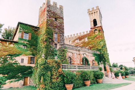 A enchanting fairytale like wedding at a private Tuscan Castle | Siena Real Weddings | Gallery | Item 100 via Magnolia Rouge Tuscan Castle, Lympne Castle Wedding, Tuscan Wedding Venue Tuscany, Tuscany Wedding Venue Villas, Tuscany Castle Wedding, Torrechiara Castle Italy, Brunello Di Montalcino, Siena Italy, Uffizi Gallery