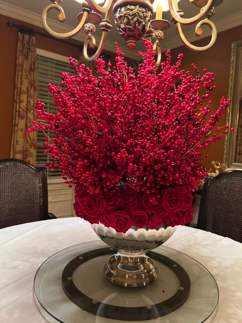 Holiday Arrangements Christmas, Winter Arrangements Floral Design, Amaryllis Christmas, Christmas Arrangements Centerpieces, Christmas Urns, Grinch Decorations, Lights For Christmas, Festive Tablescape, Winter Arrangements