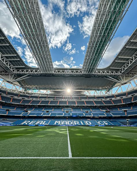 Draw Football, Stadium Wallpaper, Photoshop Landscape, Spain Football, Football Background, Mls Soccer, Real Madrid Wallpapers, Soccer Stadium, Madrid Wallpaper