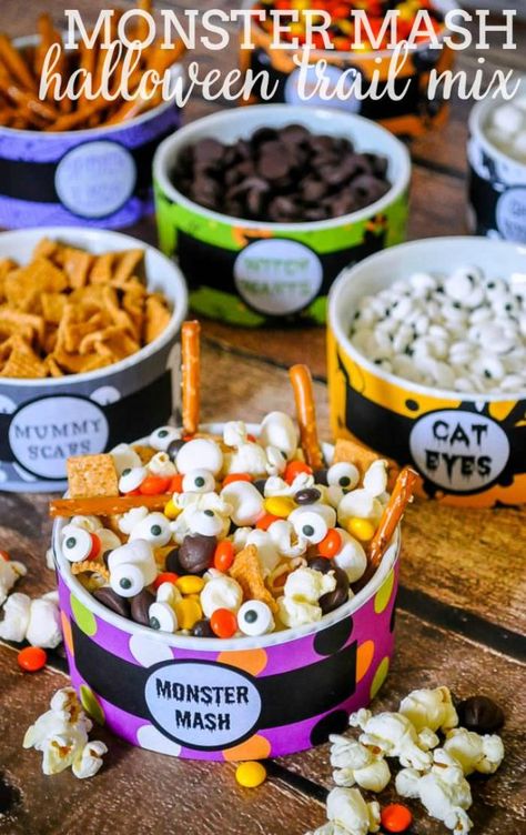 Best Halloween Treats, Halloween Trail Mix, Monster Snacks, Candy Corn Sugar Cookies, Halloween Snack Mix, Homemade Strawberry Sauce, Halloween Foods, Trail Mix Recipes, Monster Cupcakes