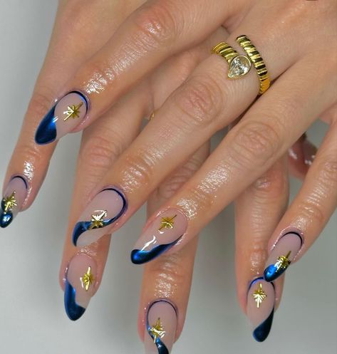 Blue Gold Nails, Short Almond Shape, Pattern Nail Art, Ripple Pattern, Retro Nails, Short Almond, Minimal Nails, Nail Art Set, Pretty Gel Nails