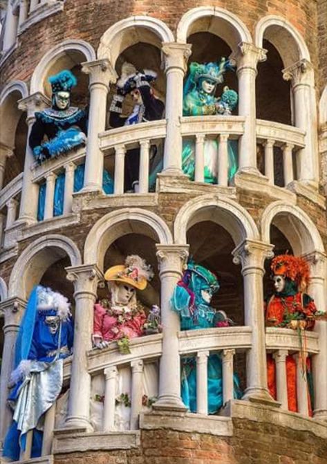 Carnival in Venice. Italy. / Jim Zuckerman Photography Venice Carnivale, Venice Carnival Costumes, Venice Mask, Costume Carnaval, Venetian Carnival Masks, Venetian Carnival, Carnival Of Venice, Festivals Around The World, Venice Carnival