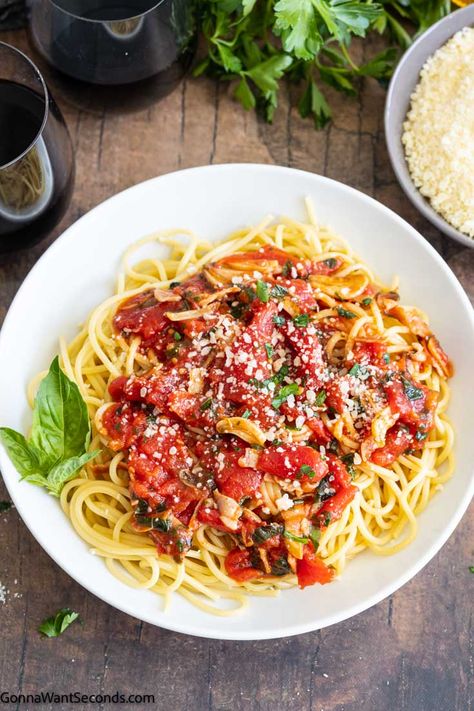 My Pomodoro sauce is a classic Italian tomato sauce. It's flavored with the bright, fresh, sunny flavors of Italy. The ingredients are simple & easy to find #pomodorosauce #pastasauce Pomodoro Sauce Recipe, Pomodoro Sauce, Prosciutto Pasta, Italian Feast, Italian Tomato Sauce, Basil Pasta, Italian Sauce, Tomato Pasta Sauce, Tomato Pasta