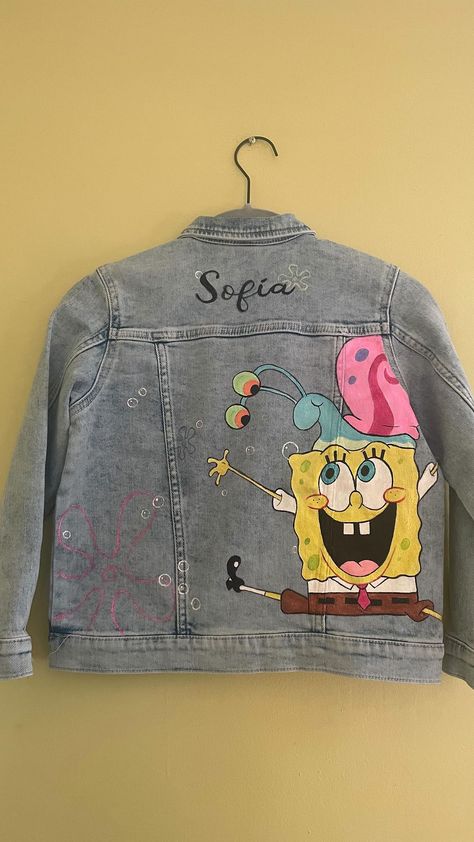 esi.denim on Instagram: Who lives in a pineapple under the sea? 🍍 SPONGEBOB SQUAREPANTS! 🧽 . . . . . . . #spongebob #handmade #etsy #fyp #bobesponja #arte #art… Spongebob Clothes, Jeans Painting, Denim Jacket Diy Paint, Jean Jacket Design, Custom Jeans Diy, Denim Jacket And Jeans, Diy Denim Jacket, Painted Clothes Diy, Basic Hand Embroidery Stitches