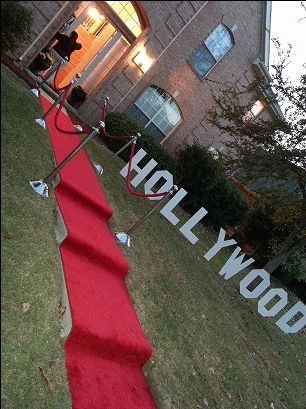 Hollywood Party Entrance, Hollywood Entrance, Haunted Hollywood, Deco Cinema, Hollywood Birthday Parties, Oscars Party Ideas, Red Carpet Theme, Hollywood Birthday, Hollywood Night