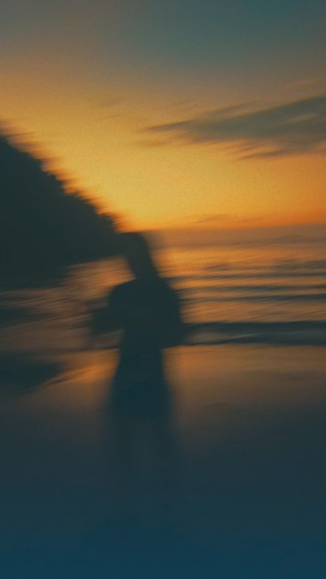 Indie Beach Aesthetic, Beach Glow, Blurry Pictures, Spotify Covers, Beach Night, Music Cover, Blur Photo, Motion Blur, Indie Aesthetic