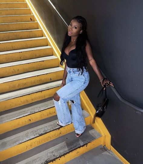 Casual Dinner Date Outfit Black Women, Jeans Dinner Outfit Classy, Corset And Jeans Outfit, 19th Bday, Corset And Jeans, Sweet 16 Outfits, Summer Baddie, Girls Corset, Concert Vibes