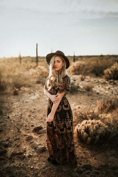 Trail Photoshoot, Photoshoot Desert, Desert Photoshoot Ideas, Summer Dress Coverup, Photography Checklist, Boho Photoshoot, Amanda Williams, Hat Photography, Desert Photoshoot