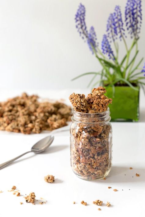 Black sesame & chia seed granola. Chia Seed Granola, Seed Granola, Sugar Free Granola, Smoothie Benefits, Heart Healthy Eating, Black Sesame Seeds, Sesame Seed, Healthy Sugar, Snack Video