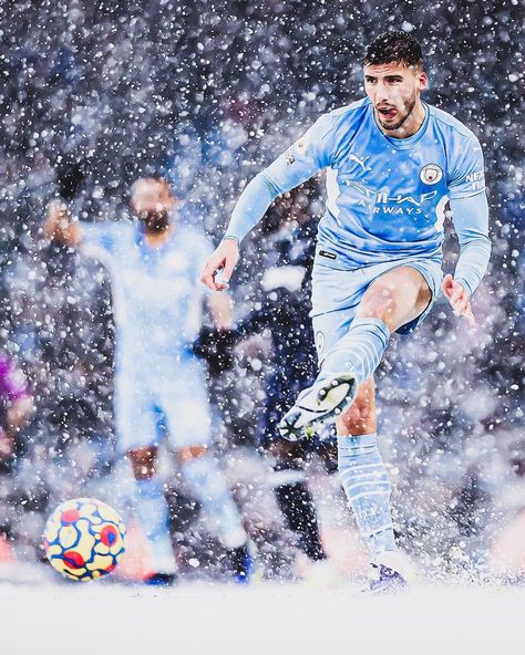 Ruben Dias played brilliantly against West Ham in the Etihad Stadium in this snow. Amazing player! Top defender. Manchester City and Portugal player Ruben Dias. Manchester City Wallpapers, Manchester City Players, Man City Team, City Wallpapers, Stadium Wallpaper, Ruben Dias, Ronaldo Skills, Wallpaper Football, Benfica Wallpaper