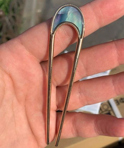 Made from brass, these minimalist iridescent hair forks are lightweight, easy to use and durable. They have incorporated mother - of pearl inlays which makes them shimmer. These hair forks will secure your hair in place whilst creating a unique and beautiful style. Perfect to style your hair in a bun or ponytail for a everyday look. Can be used on straight or curly, thick or fine hair. Choose from a colourful finish or a plain finish. Measurements Length - 4 inches Width - 1 inch PROCESSING - re Iridescent Hair, Hair Bun Pin, Hair In A Bun, Hair Forks, Bun Pins, Hair Bun Maker, U Shaped Hair, Bun Holder, French Hair