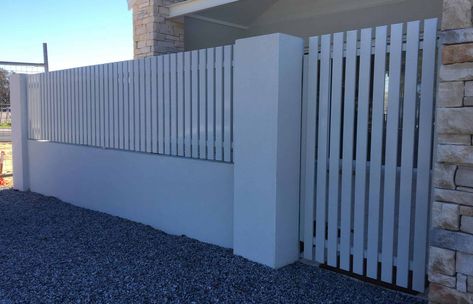 Aluminium Picket Fence, Picket Fence Design, Hamptons Fencing, Rendered Fence, Brick Rendering, Hamptons Style House, Gate For Home, Picket Fencing, Queenslander House