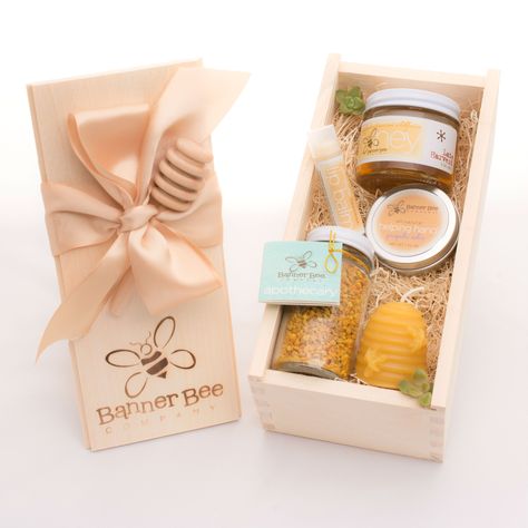 Gift Packaging Ideas, Honey Gift, Wood Packaging, Gift Crates, Honey Wedding, Honey Packaging, Honey Gifts, Holiday Cupcakes, Bee Party