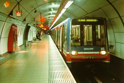 Beautiful Railway Station, Lner Railway, Liminal Train Station, British Railway Stations, Docklands Light Railway, London Underground Train, Isle Of Dogs, Tube Station, Brick Arch