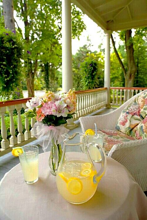 On the porch with some lemonade. Porch Design Ideas, Southern Porches, Porch Sitting, Southern Life, Home Porch, Southern Hospitality, Southern Comfort, Porch Design, Southern Home