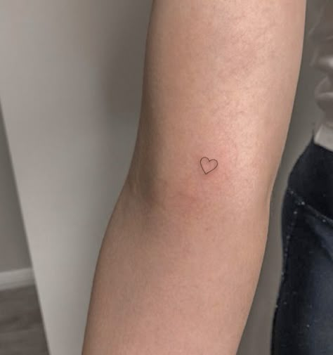 Heart Tattoo Arm, Little Heart Tattoos, Twin Tattoos, Tiny Heart Tattoos, Tiny Wrist Tattoos, Small Heart Tattoos, Hidden Tattoos, Boho Tattoos, Heart Tattoos