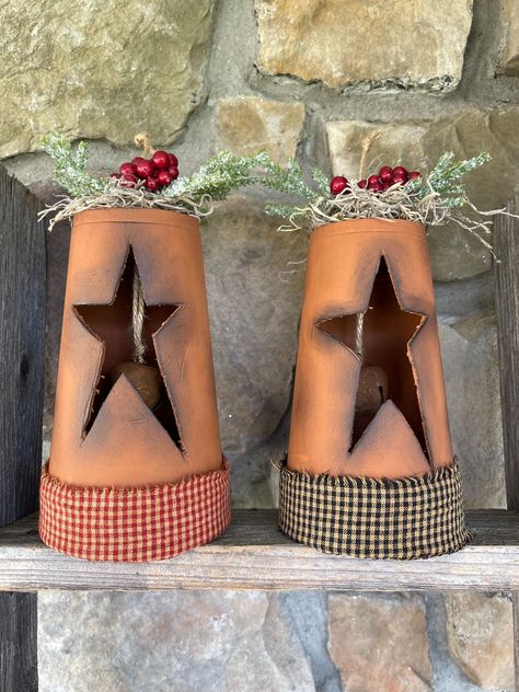 Do you believe these are made out... - The Silver Farmhouse Silver Farmhouse Crafts, The Silver Farmhouse Crafts, Diy Jar, House Crafts, Farmhouse Crafts, Farmhouse Primitive, Diy Jar Crafts, Center Ideas, Community Center