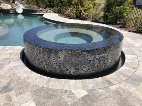 Round Spa Outdoor, Infinity Spa, Round Spa, Rectangle Pool, In Ground Spa, Outdoor Pool Area, Round Pool, Pool Colors, Spa Tub