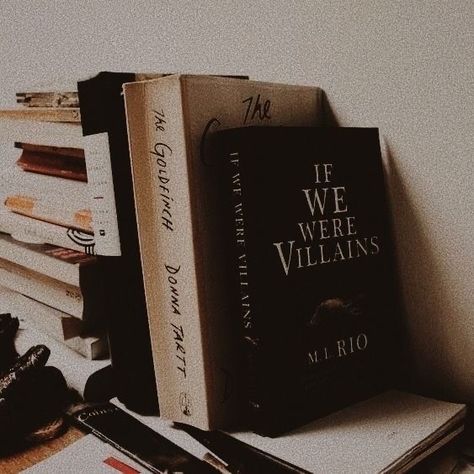 Dark Academia Aesthetic Books, Alternative Vibes, Dark Deception, Kunstjournal Inspiration, A Stack Of Books, Dark Acadamia, Academia Aesthetics, Dark Academy, Handy Wallpaper