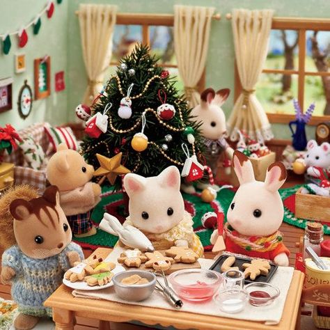 Calico Critter Christmas, Christmas Sylvanian Families, Christmas Calico Critters, Calico Critters Christmas, Sylvanian Families Christmas, Sylvanian Christmas, Ikea Dollhouse, Calico Critters Families, Calico Critter