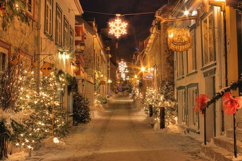 Quebec Winter Carnival, Christmas Desktop Wallpaper, Canada Christmas, Chateau Frontenac, Christmas Desktop, Christmas Destinations, Cool Desktop, Christmas Town, Christmas Wonderland