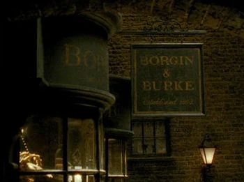 Borgin And Burkes, Knockturn Alley, Harry Potter Wiki, Which Hogwarts House, Harry Potter Set, Ministry Of Magic, Hogwarts Aesthetic, Diagon Alley, Slytherin Aesthetic