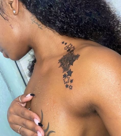 Cute Tattoo Ideas, Unique Half Sleeve Tattoos, Minimalist Tattoo Ideas, Torso Tattoos, Cute Tattoo, Cute Hand Tattoos, Pretty Hand Tattoos, Neck Tattoos Women, Black Girls With Tattoos