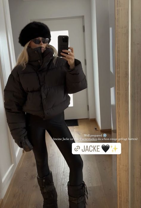 Apres Ski Outfits For Women Party, Brown Sorel Boots Outfit, Ski Village Outfit, Apres Ski Fancy Dress, Lug Boots Outfit Winter, Baclava Hat Outfit, Winter Outfit Captions Instagram, Ski Resort Aesthetic Outfits, Apre Ski Outfits