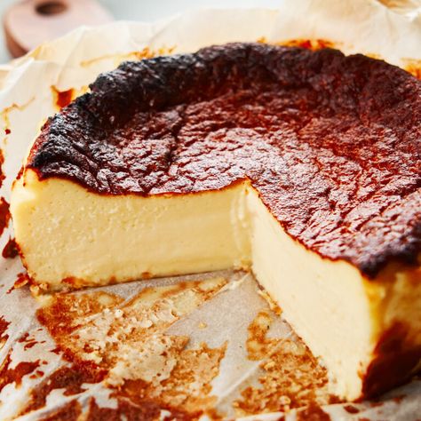 Best Keto Cheesecake Recipe, Burnt Cheese, Burnt Basque Cheesecake, Basque Cheesecake, Frozen Cheesecake, Chocolate Recipes Easy, Low Carb Sweeteners, Easy Cheesecake Recipes, Easy Cheesecake