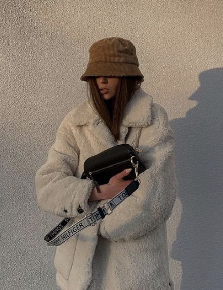 Bucket Hat Fashion, Faux Shearling Coat, Trip Outfits, Style Korea, La Fashion, Dresses Kids Girl, Korean Street Fashion, Trendy Fashion Women, Winter Looks