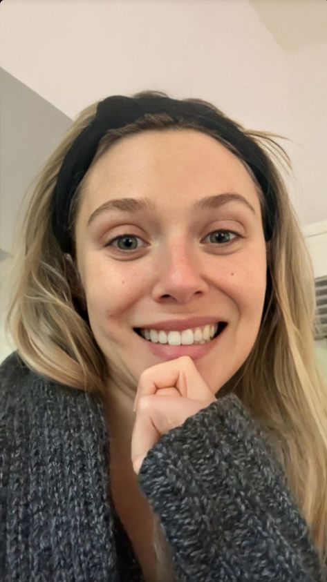 Elizabeth Olsen Smiling, Lizzy Olsen, Elizabeth Olsen Style, Olsen Scarlet Witch, Elizebeth Olsen, Lizzie Olsen, Elizabeth Olsen Scarlet Witch, Scarlett Witch, Angel Girl