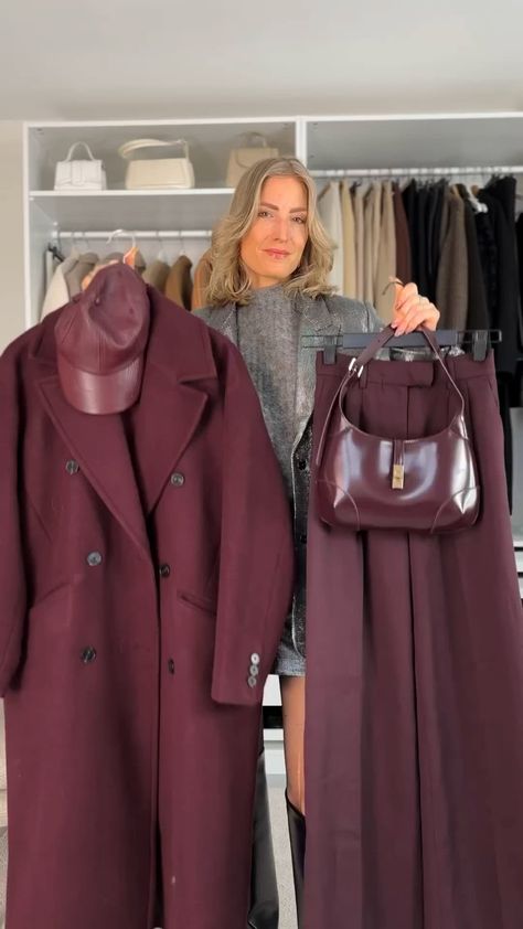 Burgundy Trousers Outfit, Burgundy Coat Outfit, Coat Outfits For Women, Burgundy Outfit Ideas, Work Outfits Women Winter, Boss Lady Style, Smart Casual Dress Code, Stylish Outfits Casual, Winter Coat Outfits