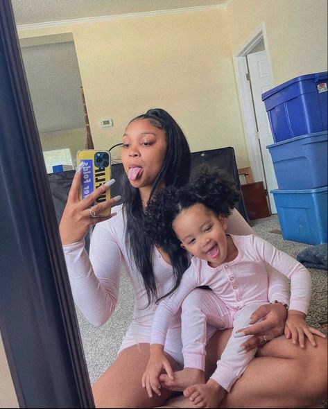 Blasian Family, Mommy Daughter Photoshoot, Mommy Daughter Pictures, Mommy Daughter Photos, Kids Outfits Daughters, Mommy And Baby Pictures, Mom Daughter Outfits, Mommy Daughter Outfits, Mommy Moments