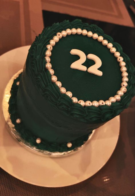 Dark Green Cake Ideas, Dark Green Birthday Cake, Dark Green Asthetics, Green Cake Ideas, Dark Green Cake, Cake Aesthetic Birthday, Green Birthday Cake, Green Birthday Cakes, Aesthetic Birthday