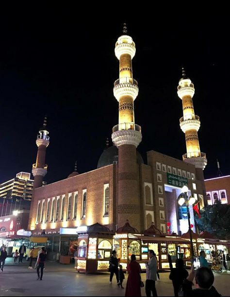 Urumqi Erdao Bridge Mosque, Xinjiang, China. Xinjiang China, Urumqi, Funny Cat Wallpaper, Central Asia, Cat Wallpaper, Funny Cat, Cn Tower, Bridge, China