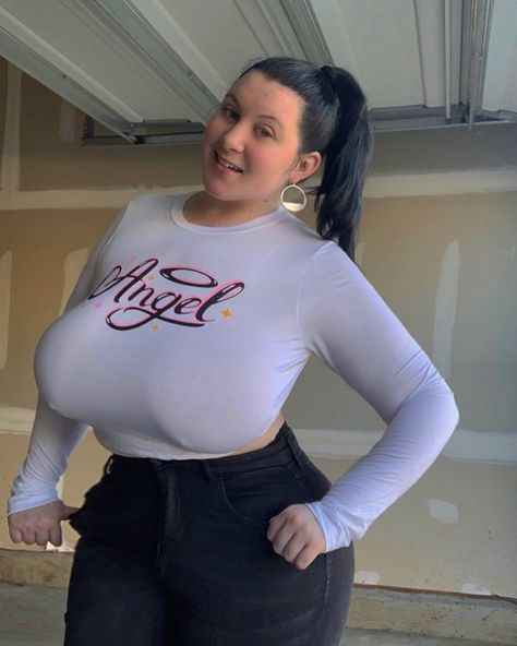 Lauren Butler, Halo Angel, Angel Halo, Plus Size Maternity Dresses, Busty Fashion, Curvy Model, Instagram Baby, Fashionista Clothes, Beautiful Smile Women