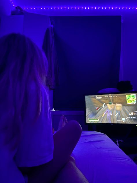 Gamer Bf And Gf, Gamer Couple Aesthetic, Gamers Couple Goals, Fortnite Couple, Gaming Couple, Gamer Girlfriend, Alphabet Dating, Gamer Couple, Fall Night