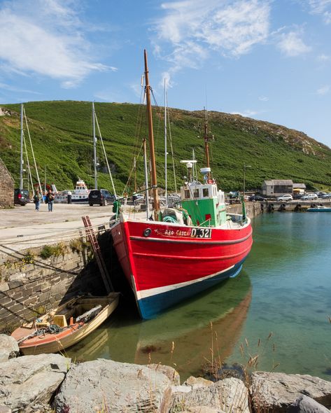 Postcards from County Cork. 😇♥️ It was a busy June, and I can’t believe that it’s almost the middle of July. I feel like summer is flying by so fast, and there are still so many things I need to get done. 😅 If you are planning to visit County Cork before the end of the summer, definitely add these spots to your list. You won’t regret it. ♥️ 📍Galey Head 📍Fastnet Rock Lighthouse 📍Cape Clear Island 📍Knockadoon Cliff Walk 📍The Old Head of Kinsale 📍Glenanair Forest 📍Gougane Barra ©️ No reposts. Gougane Barra, Things I Need, Old Head, County Cork, The Middle, Lighthouse, Feel Like, Cork, Cape