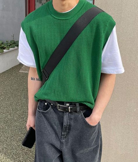 Green Guy Outfit, Guy Aesthetic Outfits, Preppy Vest, Aesthetic Outfits Men, Men Stylish Dress, Guys Clothing Styles, Mens Outfit Inspiration, Fashion Days, Cool Outfits For Men