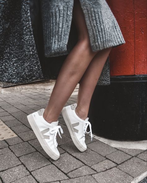 Best White Sneakers, Dress Sneakers, Turtleneck Sweater Dress, Style Sneakers, Fall Style, Wool Dress, How To Style, White Sneakers, Easy Wear